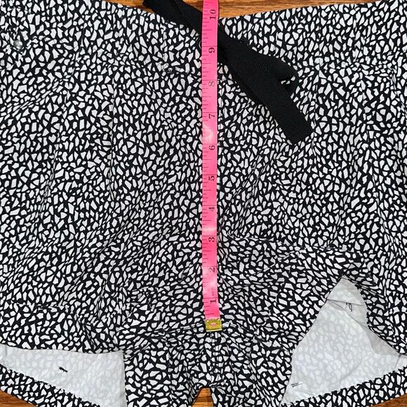 Lululemon - Picture 15 of 16